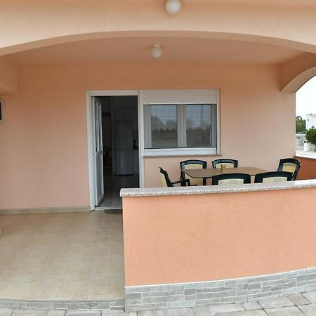 Apartments Villa Lucky Vir Dış mekan fotoğraf