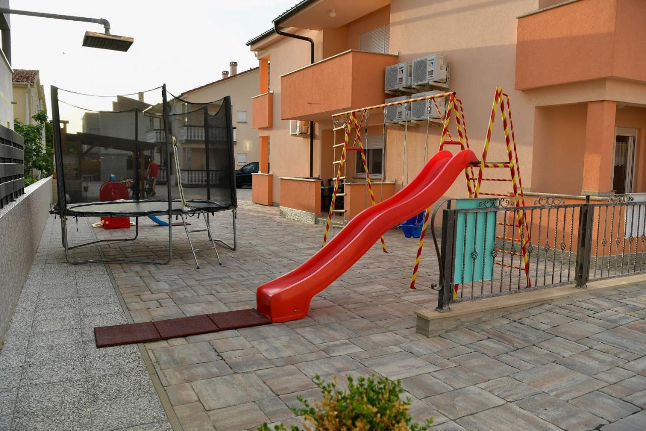 Apartments Villa Lucky Vir Dış mekan fotoğraf